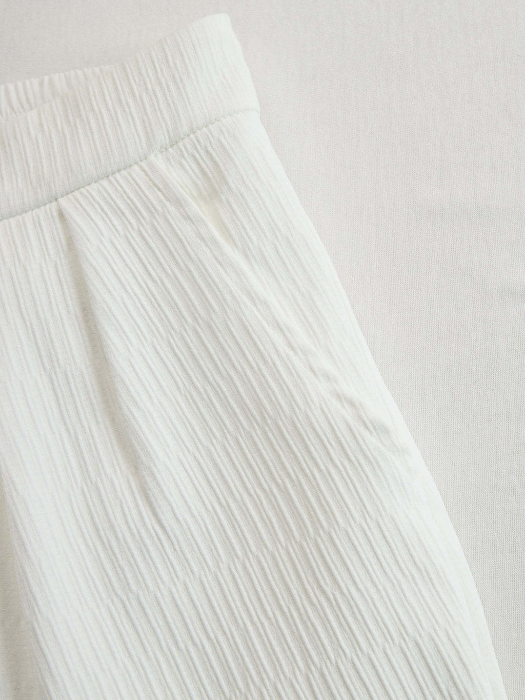 Creamy White Textured Lantern Sleeve Set
