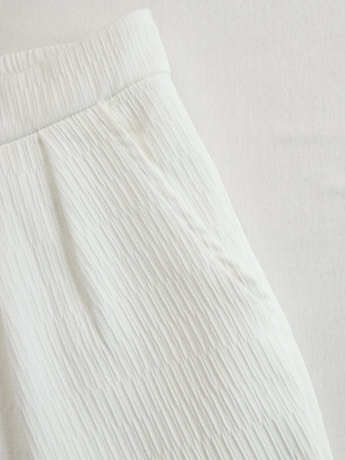 Creamy White Textured Lantern Sleeve Set