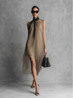 Ärmelloses asymmetrisches Kleid aus transparentem Chiffon mit Bindedetail am Ausschnitt