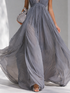 Chiffon-Maxikleid mit tiefem V-Ausschnitt und Neckholder-Design für elegante Abendgarderobe