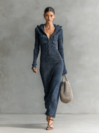 Geripptes Strick-Kapuzenkleid mit langen Ärmeln, Knopfleiste vorne und Taschen