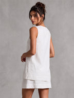 Minivestido blanco sin mangas con capas, de mezcla de lino.