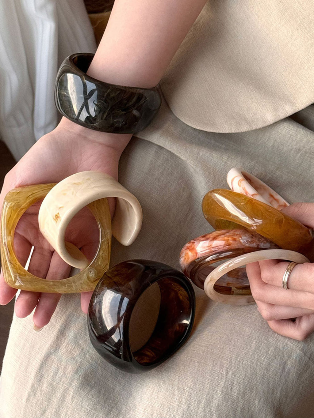 Maillard-style Irregular Wide-rim Resin Bracelet