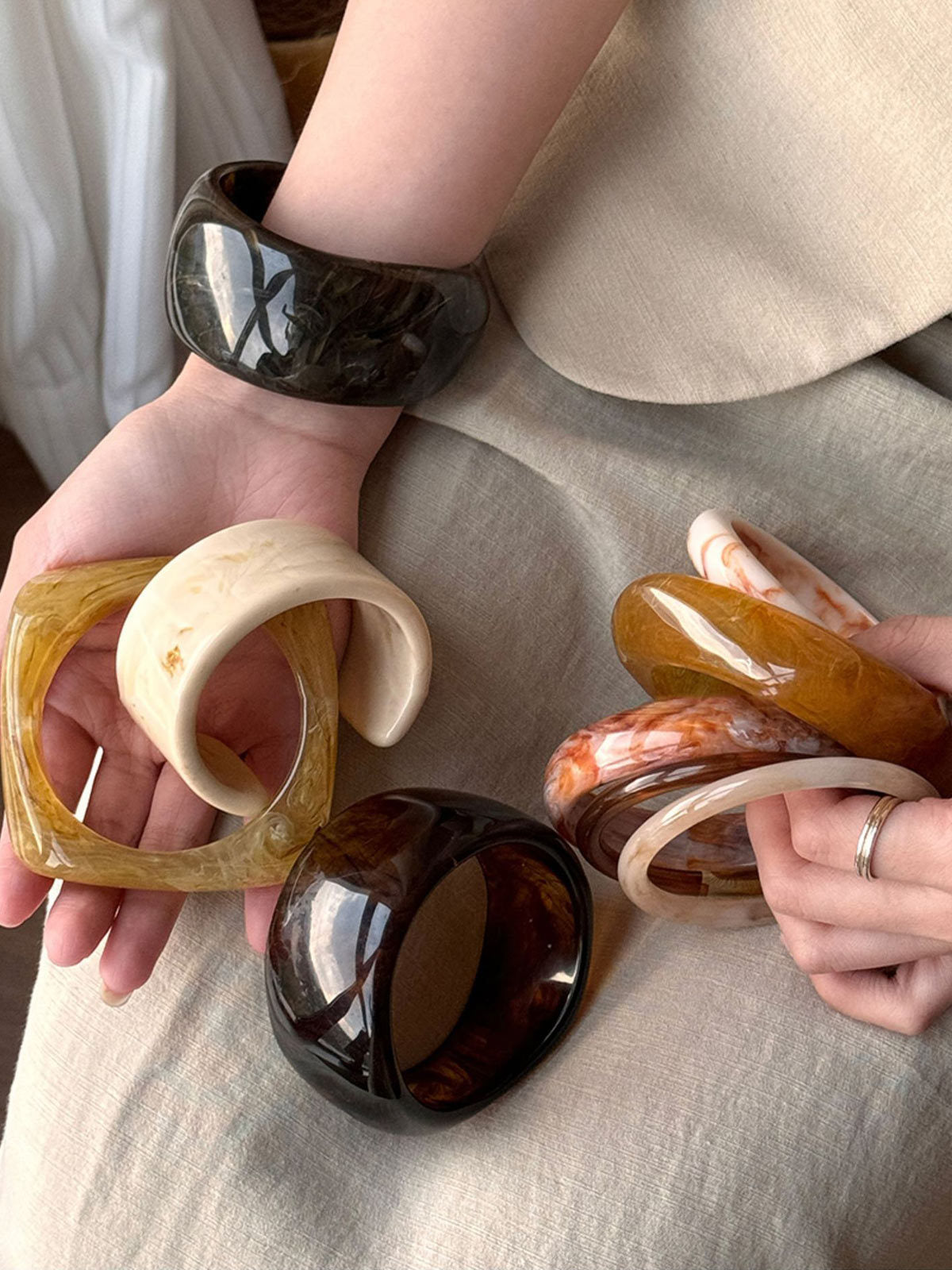 Maillard-style Irregular Wide-rim Resin Bracelet