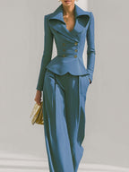 Traje ajustado azul cobalto