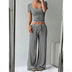 Gestreiftes bauchfreies Oberteil mit weiter Hose Set