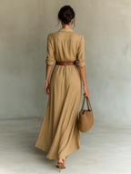 Vestido camisero largo de seda con cinturón y escote en V profundo para mujer.