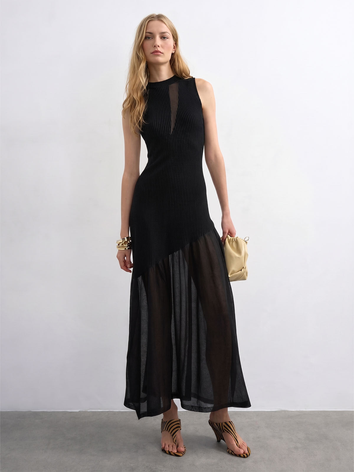 Robe longue en maille à panneaux transparents