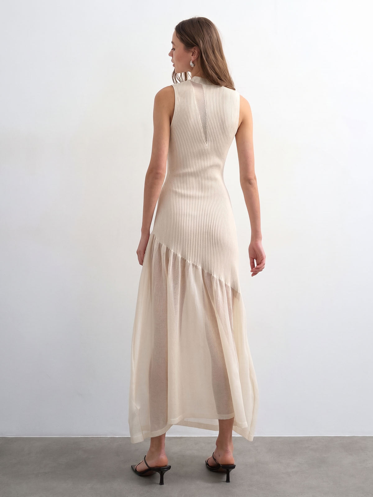 Robe longue en maille à panneaux transparents