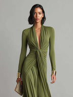 Seidenmaxikleid mit langen Ärmeln, drapiertem Dekolleté und Wickeldetail an der Vorderseite