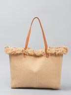 Borsa tote in rafia intrecciata a mano con frange.