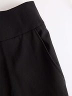 Schwarzes Chiffon-Top und weit geschnittene Hose Dreiteiliges Set