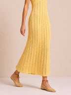 Abito midi giallo in maglia di cotone e lino con scollo a V e maniche a volant.