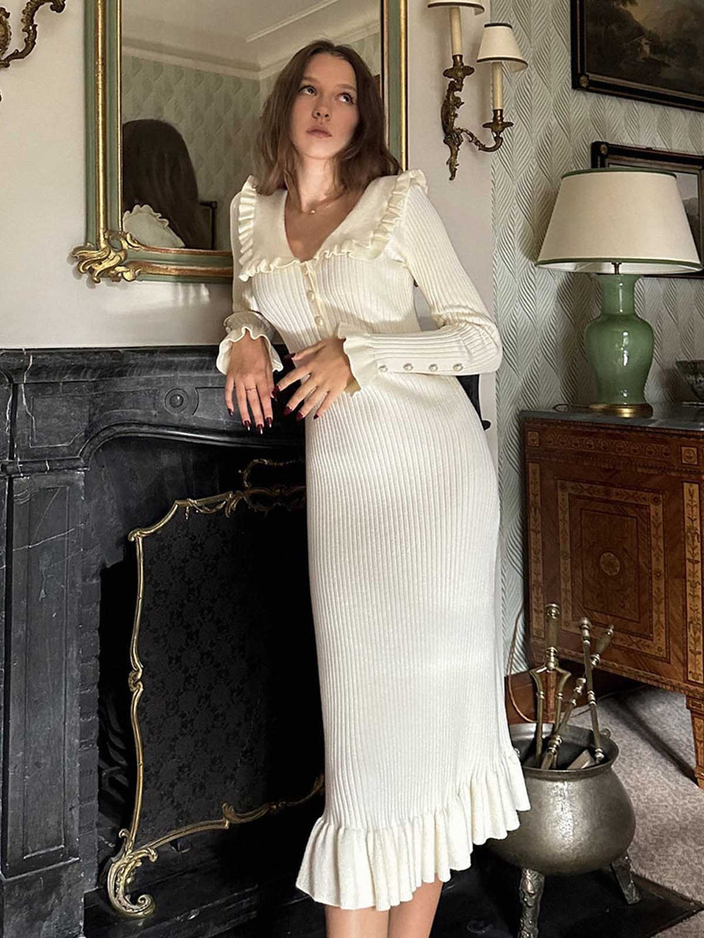 Französisches Midi-Strickkleid mit Rüschenkragen