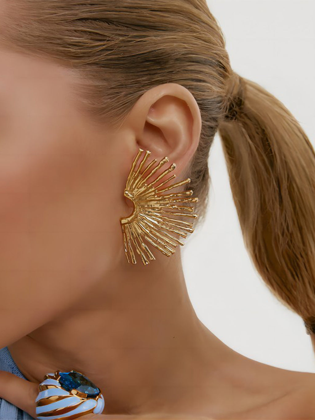 Ray Motif Gold Stud Earrings