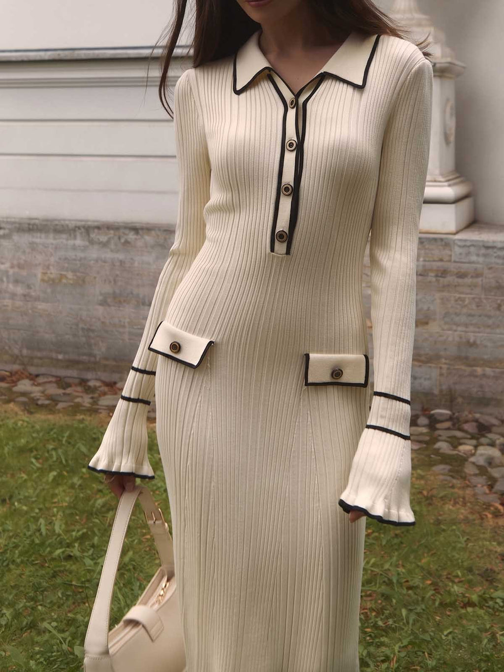 Abito midi in maglia con colletto a balze alla francese