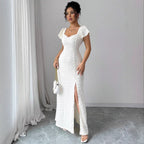 Strukturiertes Maxikleid mit eckigem Ausschnitt und Schlitz