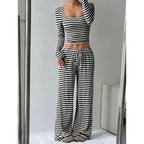 Gestreiftes bauchfreies Oberteil mit weiter Hose Set