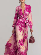 Romantisches rosenrotes geblümtes langes V-Ausschnitt-Kleid mit Bindeband an der Taille