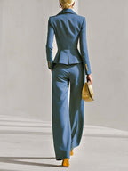 Traje ajustado azul cobalto