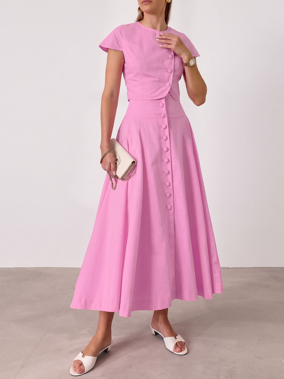 Ensemble top court boutonné et jupe midi trapèze