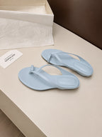 Sandali infradito piatti in pelle azzurra