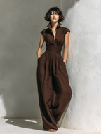 Leinen-Jumpsuit mit weitem Bein und tiefem V-Ausschnitt