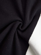 Elegantes monochromes, kontrastierendes One-Shoulder Bodycon-Kleid