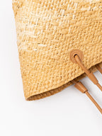 Borsa tote in rafia intrecciata a mano con manici in pelle, ideale per l'estate e la spiaggia.