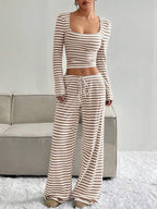 Gestreiftes bauchfreies Oberteil mit weiter Hose Set