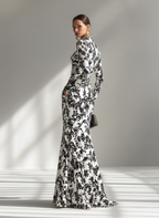 Elegantes, schwarz-weiß geblümtes, langärmeliges Meerjungfrauenkleid aus Stretch-Crêpe-Stoff für formelle Anlässe