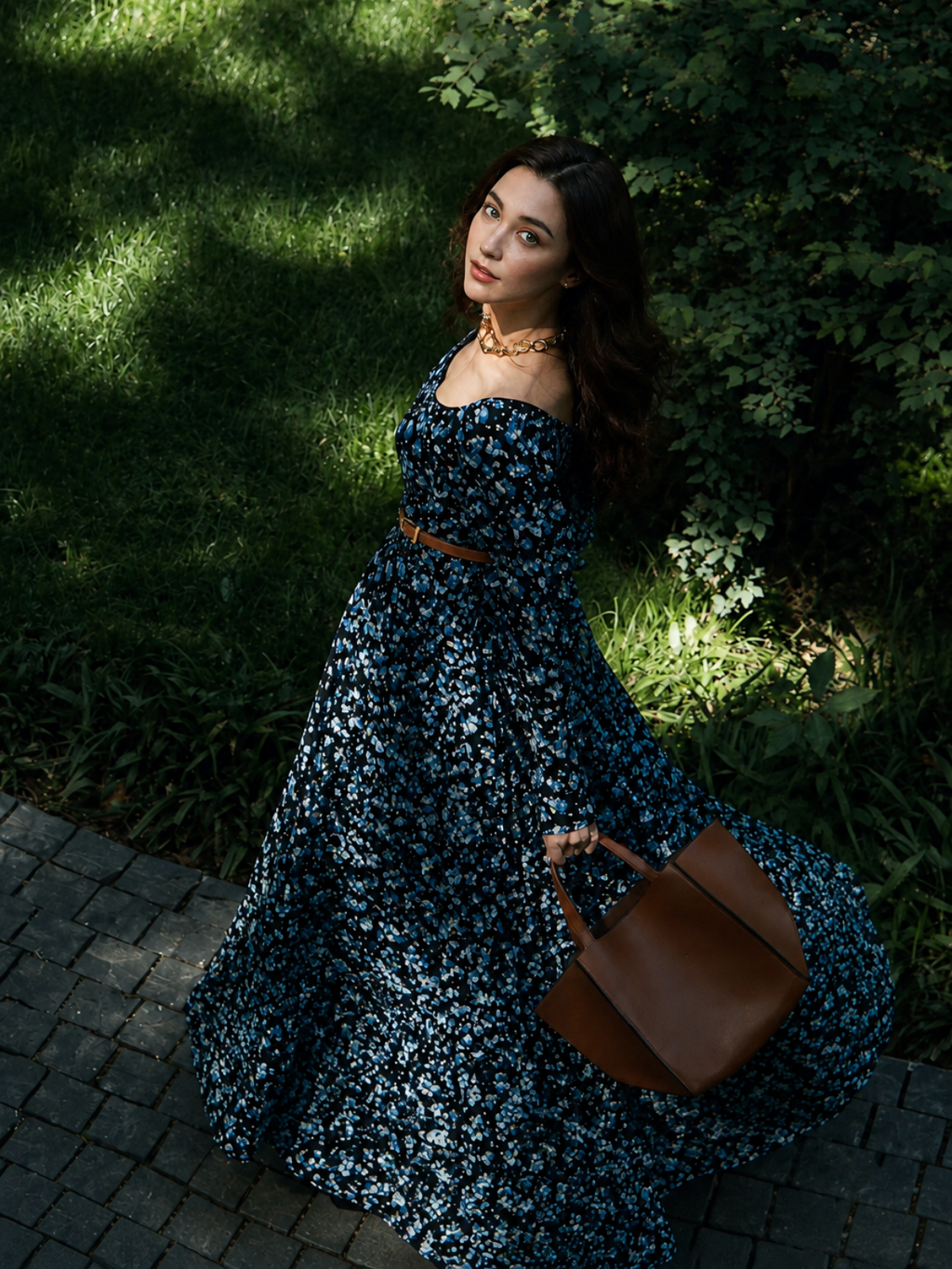 Geblümtes Maxikleid mit Gürtel